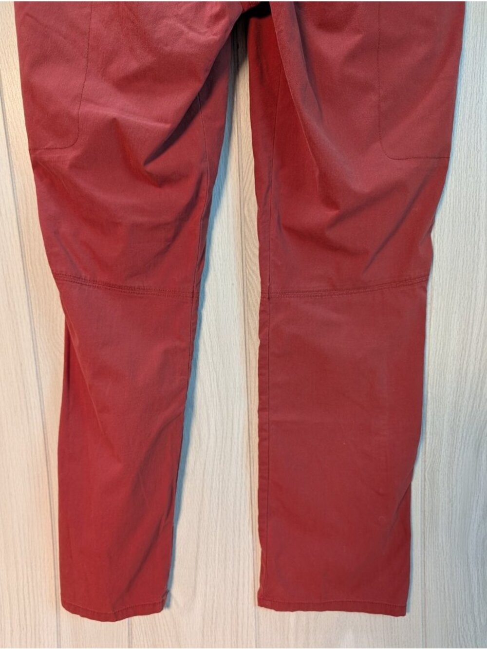 Kuhl Legendary Hiking Pants Womens 8 Red Logo Stretch Mid Rise Roll Tab Leg FLAW - Picture 7 of 11